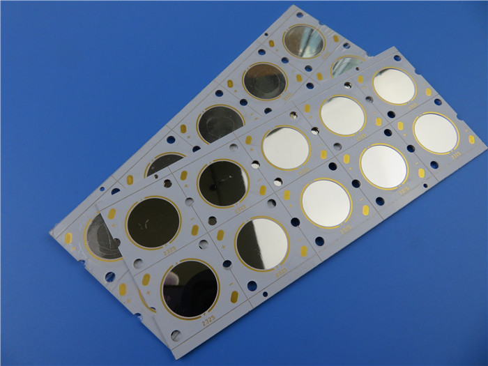 PCB πυρήνων μετάλλων που στηρίζεται στη βάση αργιλίου με την αντανάκλαση καθρεφτών